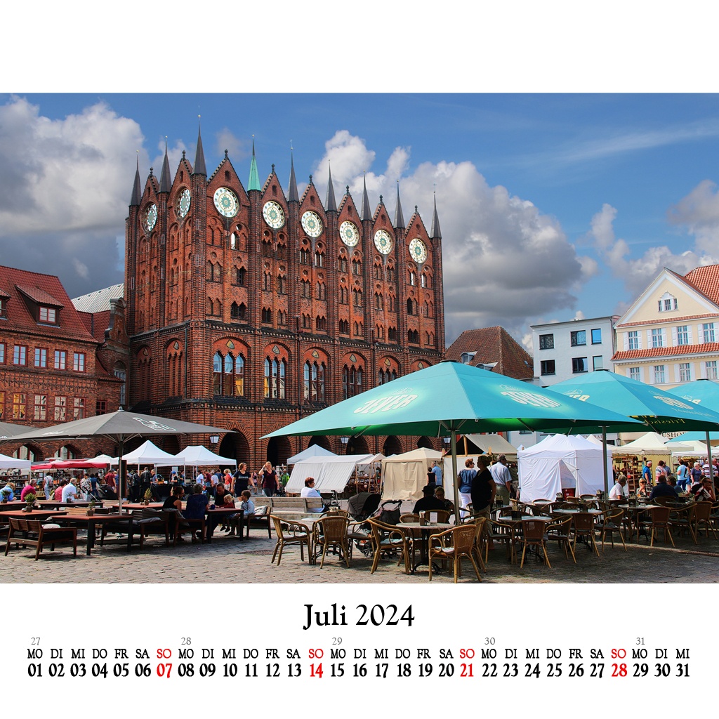 Töpfermarkt auf dem Alten Markt vor dem Stralsunder Rathaus