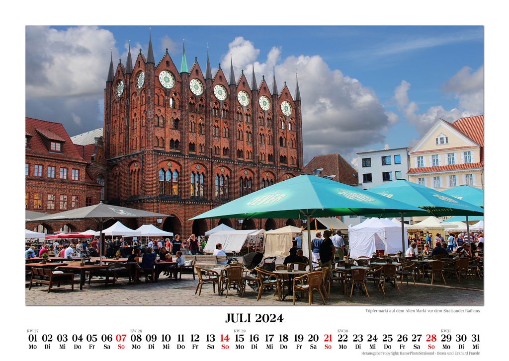 Töpfermarkt auf dem Alten Markt vor dem Stralsunder Rathaus